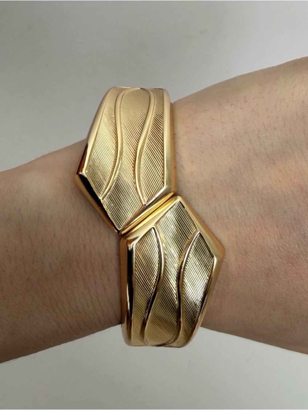 Vintage 1960s Sarah Coventry Gold Metal Textured Clamp Cuff Bracelet